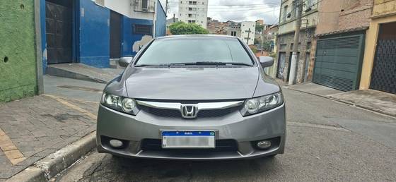 HONDA CIVIC 1.8 LXS 16V FLEX 4P AUTOMÁTICO HONDA CIVIC 1.8 LXS 16V FLEX 4P AUTOMÁTICO